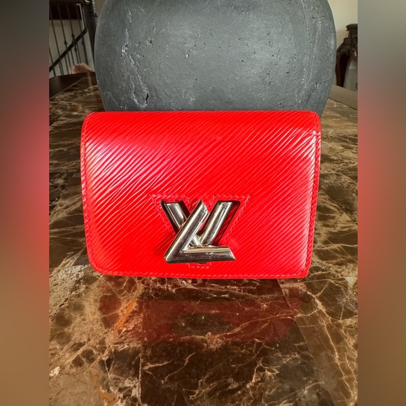 🎀LOUIS VUITTON EPI LEATHER TWIST COMPACT WALLET🎀 - Picture 2 of 12